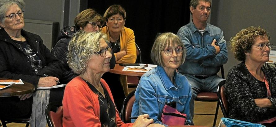 ans l’assistance, beaucoup avaient une anecdote sur les démarchages par téléphone. © Le Télégramme