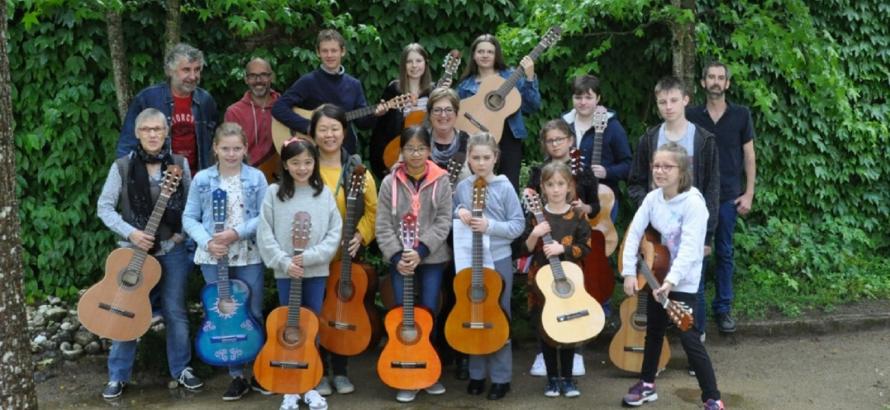 Les élèves des cours de guitare « Familles rurales » à Riec-sur-Bélon, encadrés par Yann Le Gouic, professeur, ont offert, mardi soir, un beau récital de fin d’année.